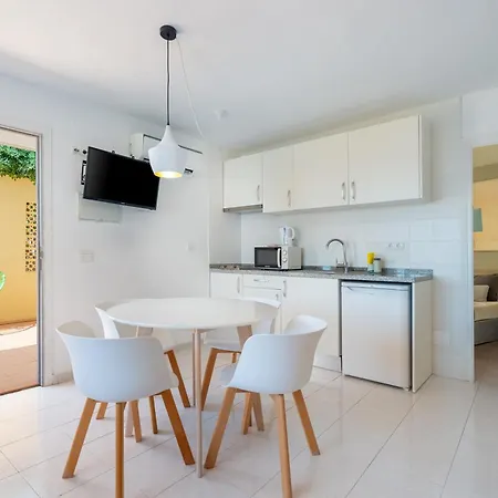 Aparthotel Cenit & Apts Sol Y Viento 2*